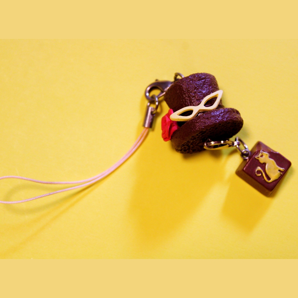 Charming Brown Hat Charm with Cat Detail